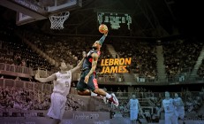 ac米兰-橙色风暴席卷南非，加克波关键一击，比利亚雷亚尔式战术铸就强势胜利