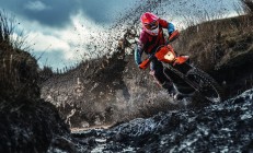 米兰体育-凯尔特人横扫火箭，拉文关键制胜，一场战术与意志的完美交响