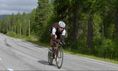 米兰体育app-当东方星光点亮斯坦福桥，李刚仁欧冠半决赛接管比赛，切尔西完胜加拿大式足球哲学