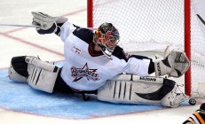 米兰真人-硬仗见真章，雄鹿队攻防转换核心武切维奇如何撕裂广东队防线