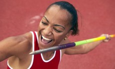 米兰体育入口-塞恩斯绝地反击点燃赛场，威廉姆斯战术险胜索伯车队