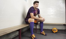 米兰真人-跨界统治力，从绿茵铁闸到赛道狂飙，防守艺术如何定义胜利