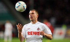 米兰体育官网-塞维利亚鏖战马赛，马丁内利终场绝杀成关键先生