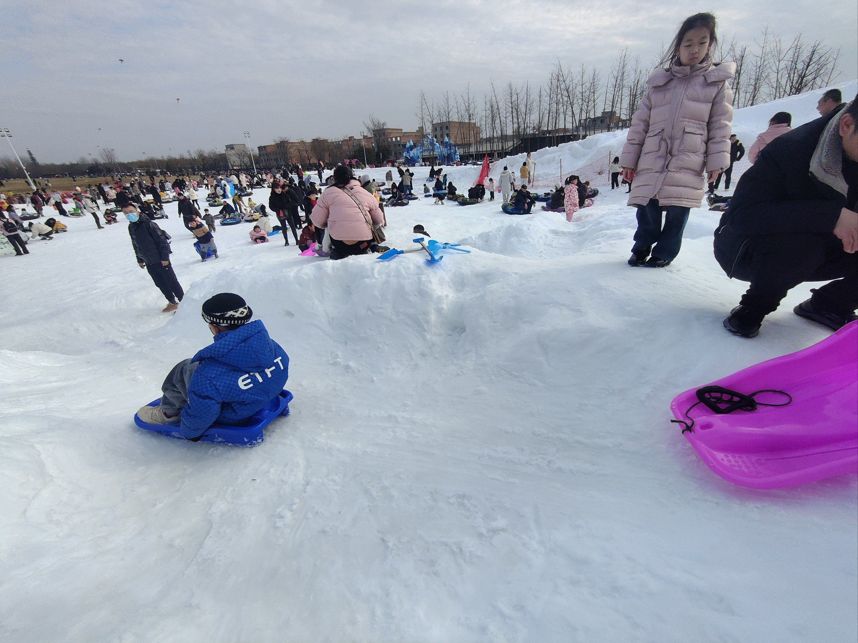 冰雪传奇风采再现，创戴加冰上乐园氛围