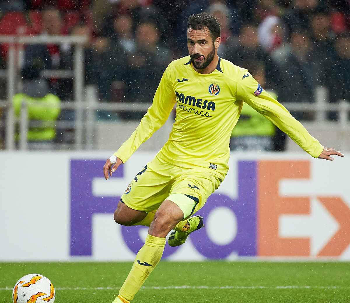 包含马德里竞技主场取胜，锁定小组头名的词条