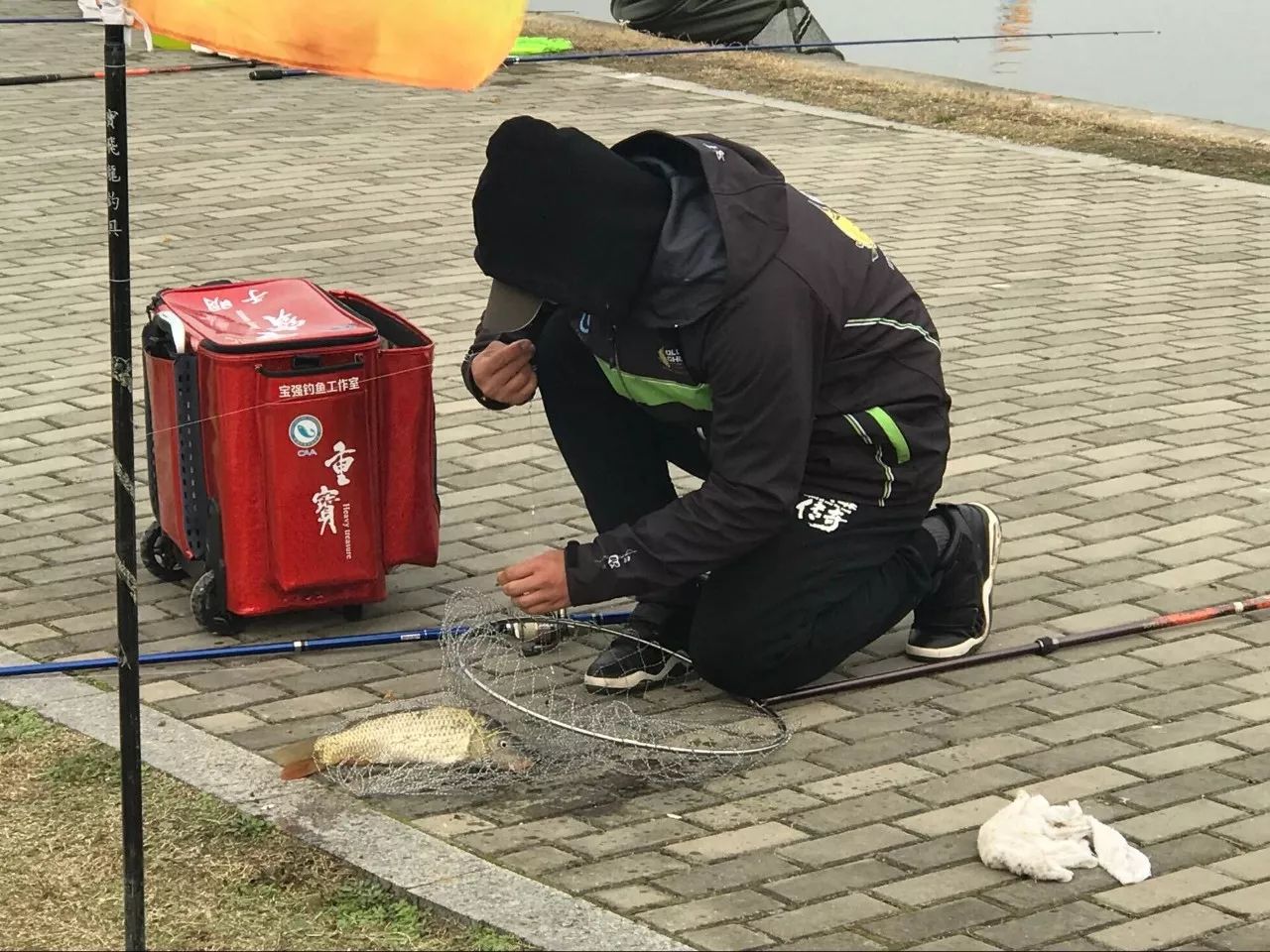 业余高手拼杀，比赛扣人心弦的简单介绍