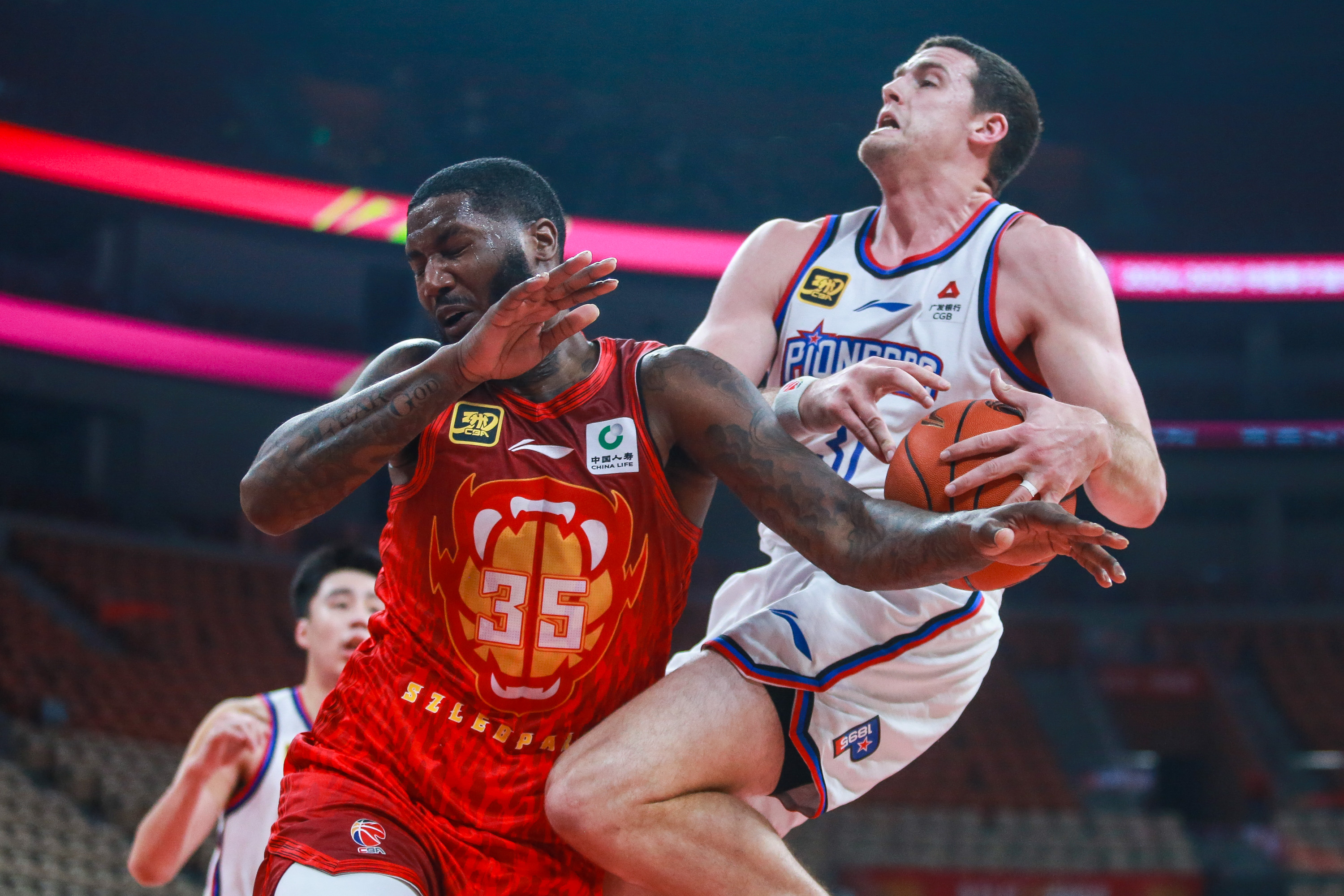 深圳队完胜骑士,东契奇统治全场的简单介绍 深圳队完胜骑士,东契奇统治全场的简单介绍