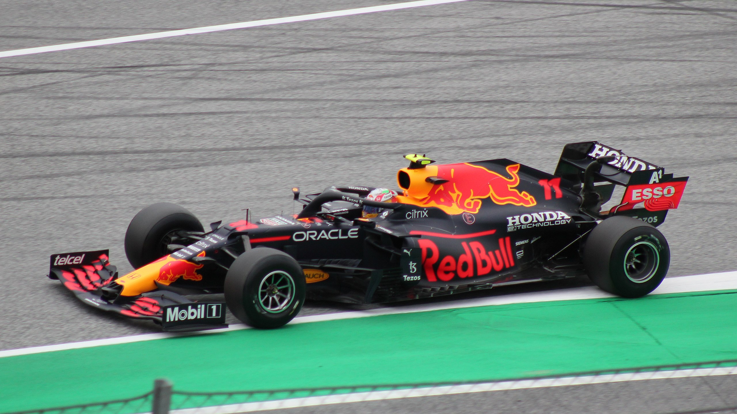 包含红牛二队翻盘红牛车队，佩雷兹统治全场的词条